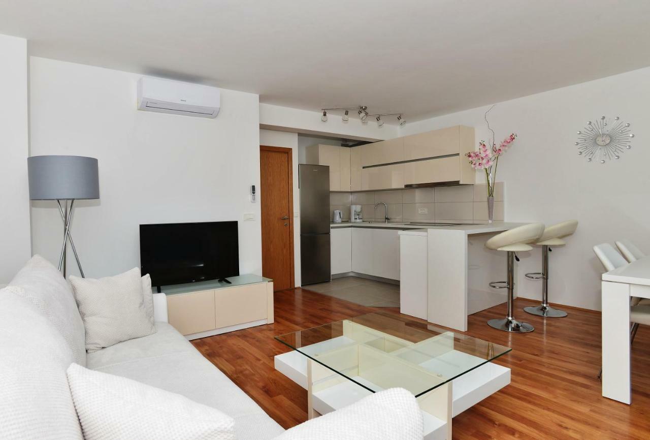 Apartman Dominik Makarska Buitenkant foto